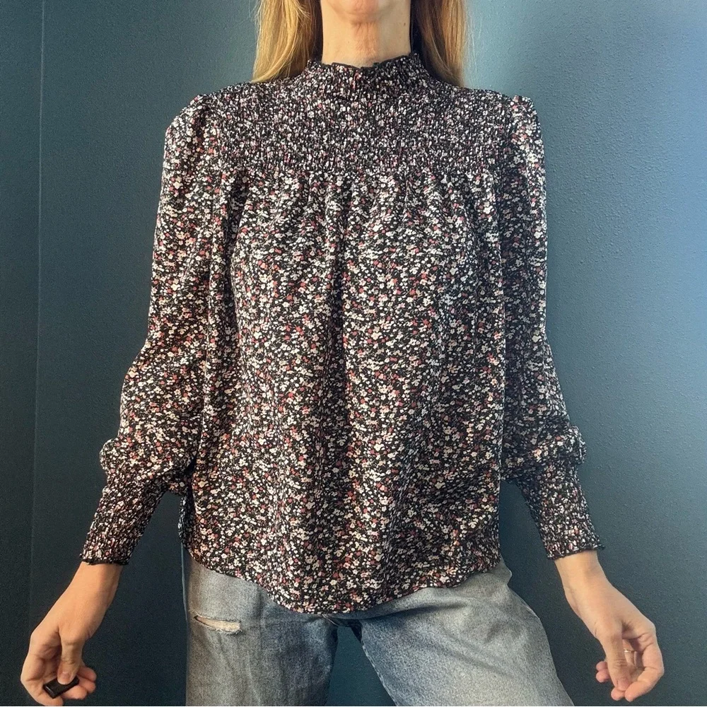 Black Floral Long Sleeve Smocked Women's Top size Large - Picture 3 of 8